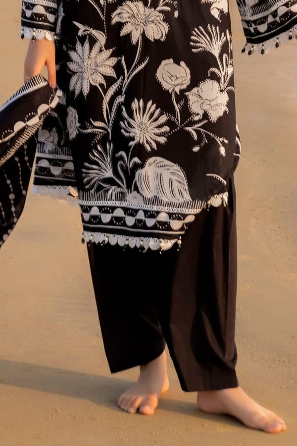 3 Piece Unstitched Printed Lawn Suit - Image 5