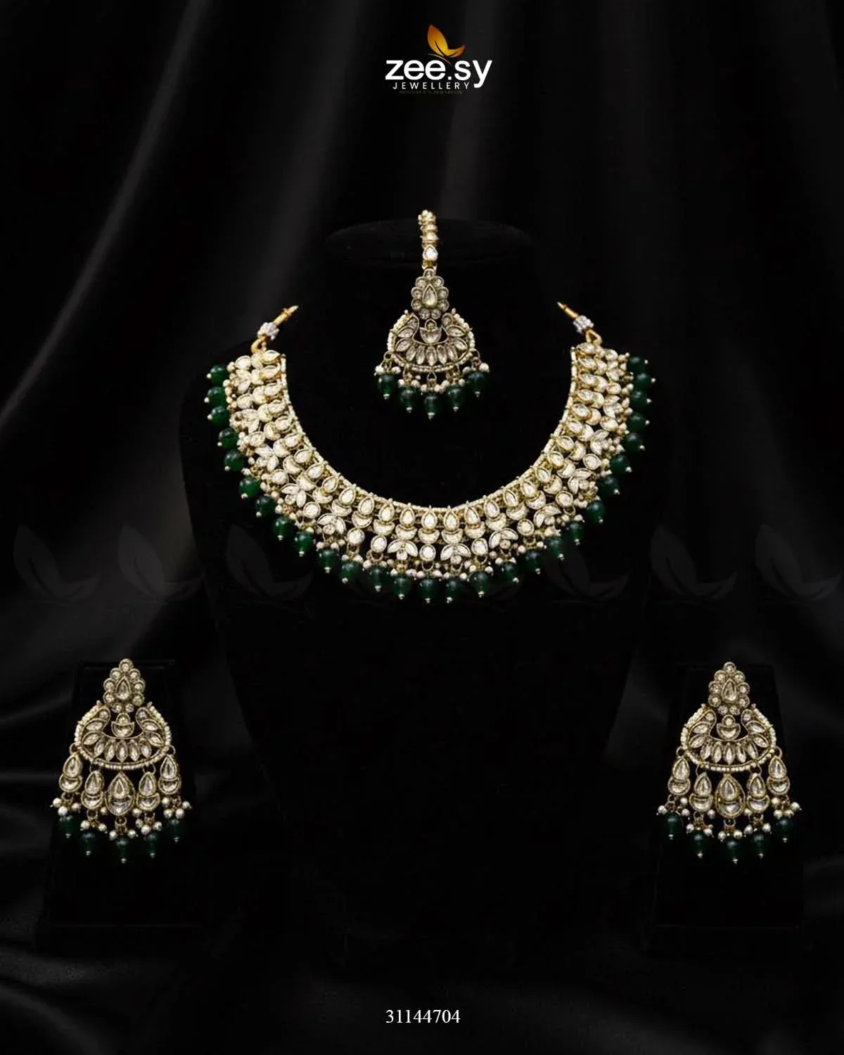Eminet Braod Gilded Necklace Set - Image 2