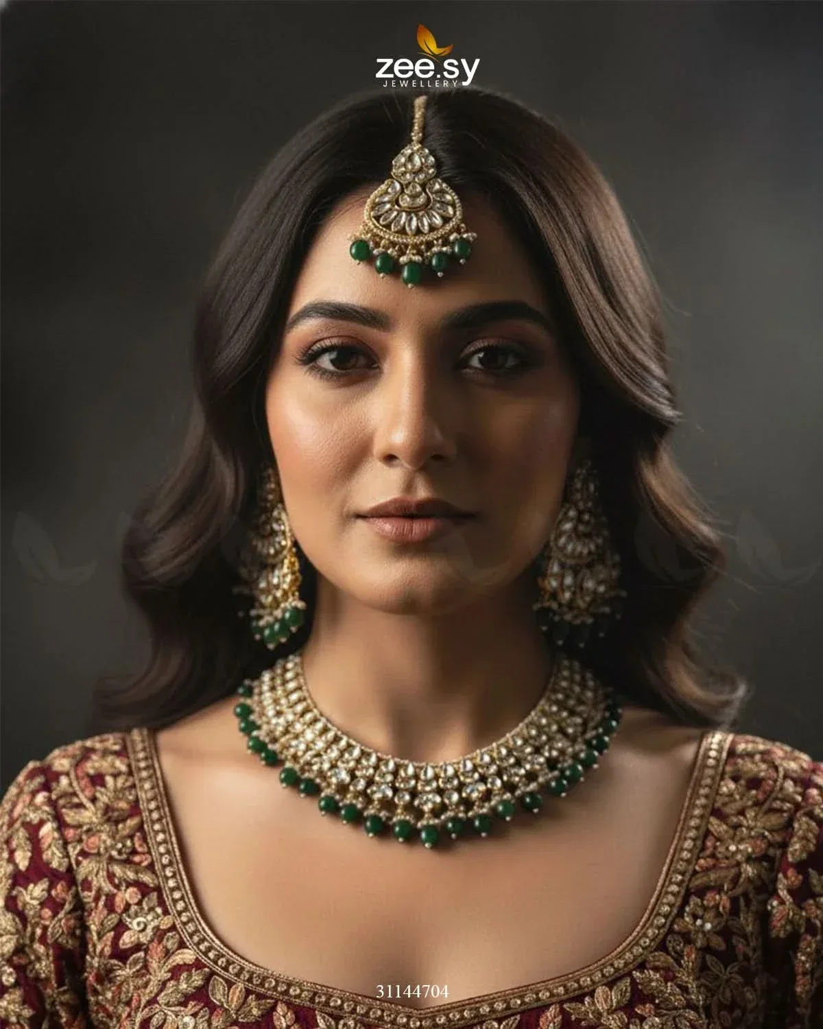 Eminet Braod Gilded Necklace Set - Image 5